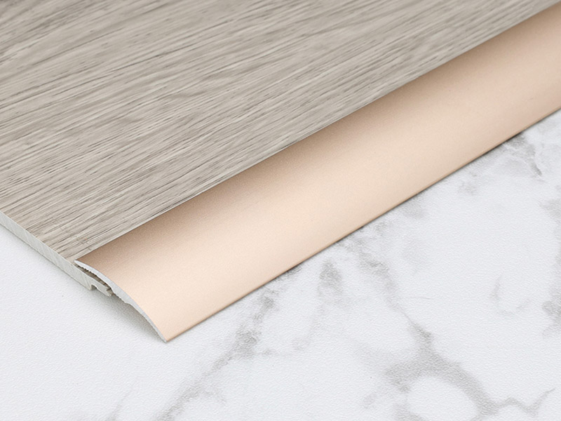 Faixa de transi&ccedil;&atilde;o universal para piso de alum&iacute;nio