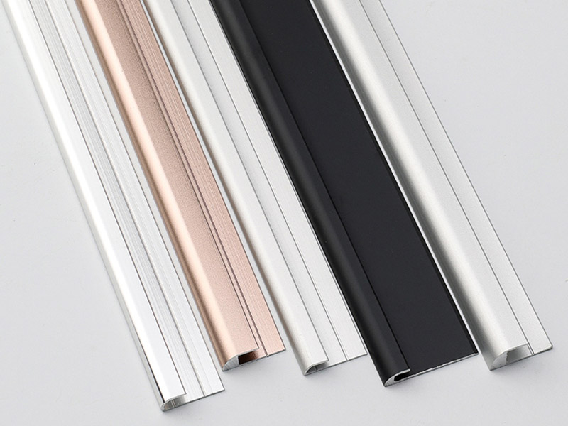 Acabamento de borda de piso de metal em forma de C