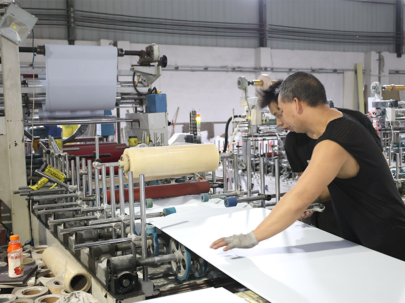 Como os painéis de PVC são fabricados?