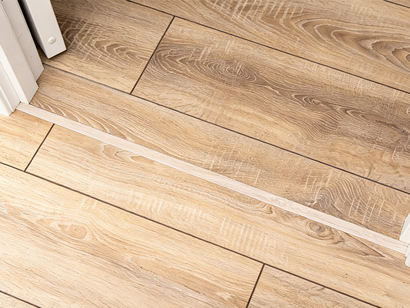 Limiares de porta ou moldagem em T