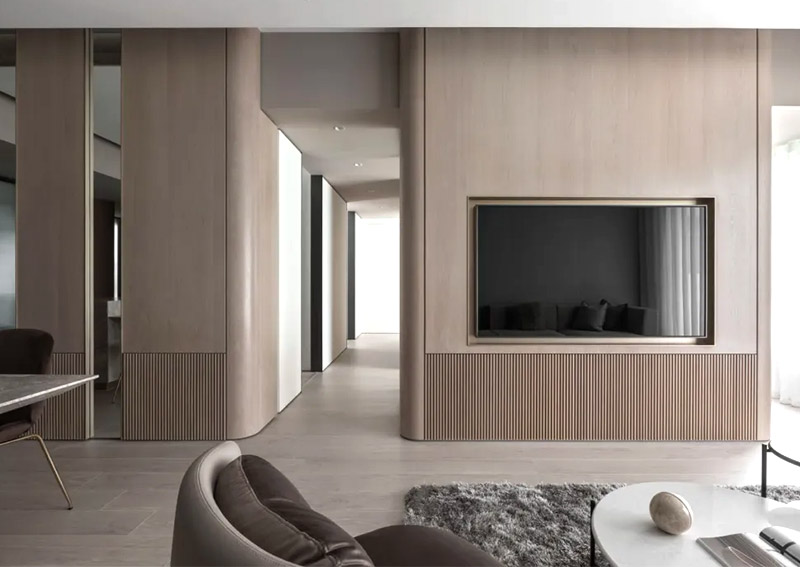 Qual é a diferença entre folheado de madeira natural e folheado de madeira artificial?