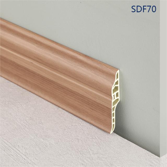 Rodapé de parede SDF70