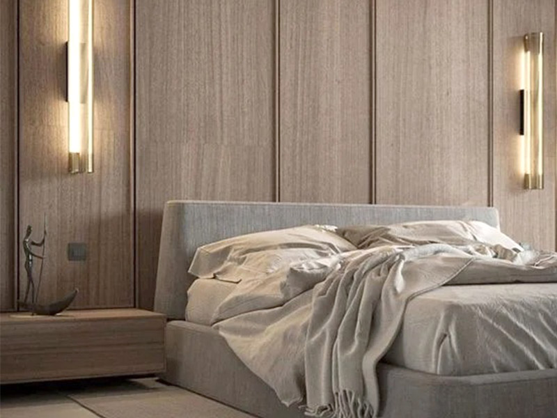 Como você cobre uma parede atrás da cama?