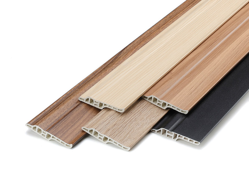 Rodap&eacute; oco com m&uacute;ltiplas cavidades em PVC de 70 * 16 mm