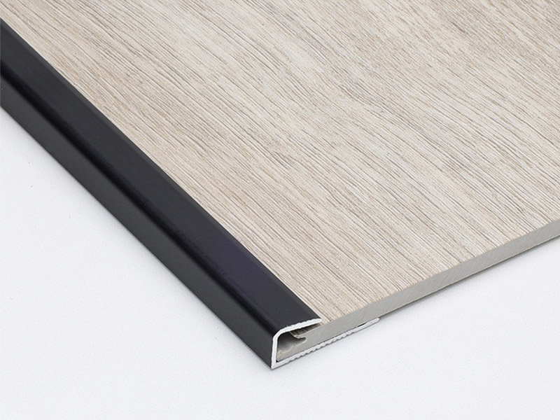 Faixa de transi&ccedil;&atilde;o de piso com tampa quadrada de alum&iacute;nio