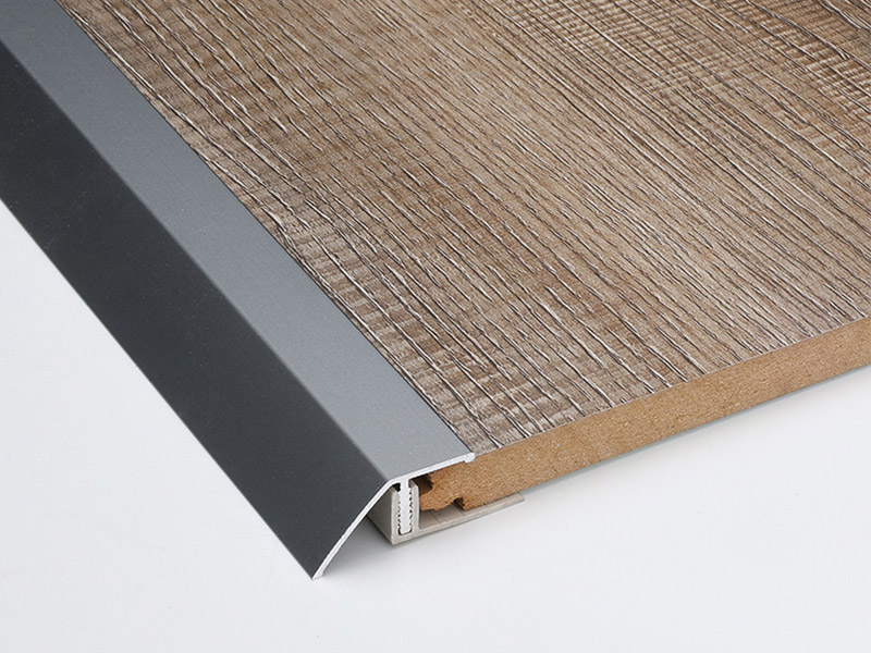 Redutor de limiar de piso de alum&iacute;nio